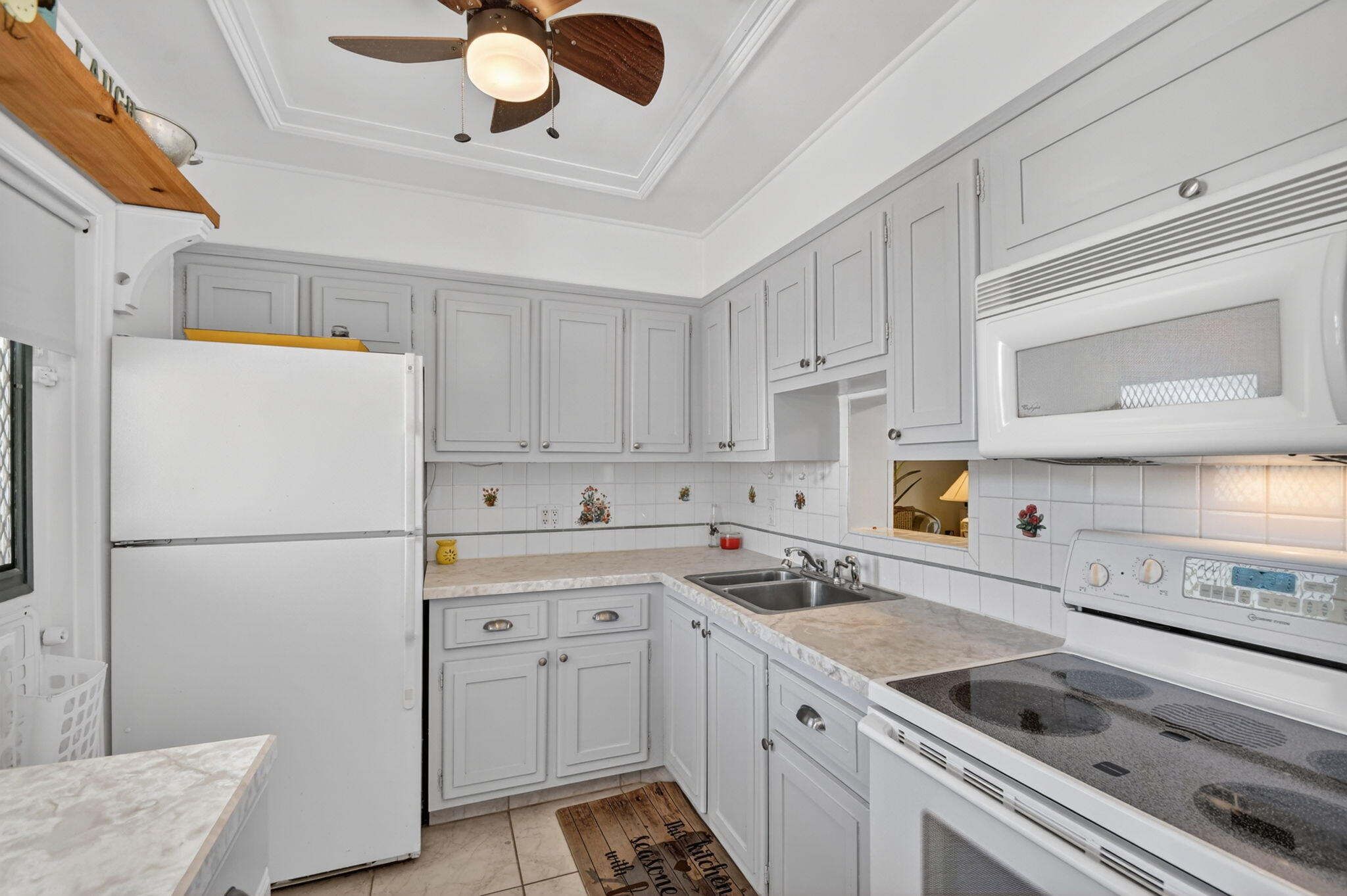 VILLAGE ROYALE CONDO 1 - Residential
