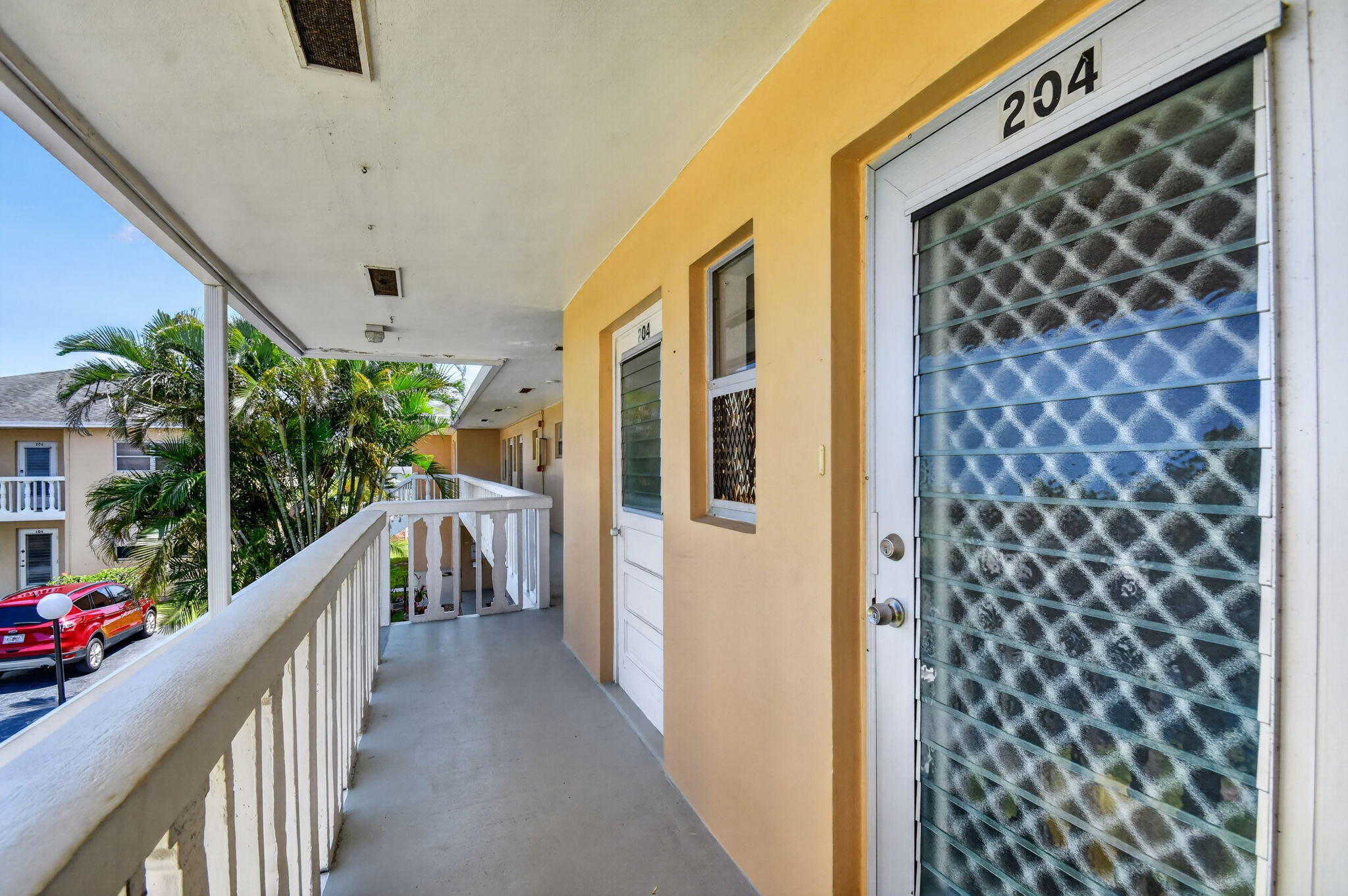 VILLAGE ROYALE CONDO 1 - Residential