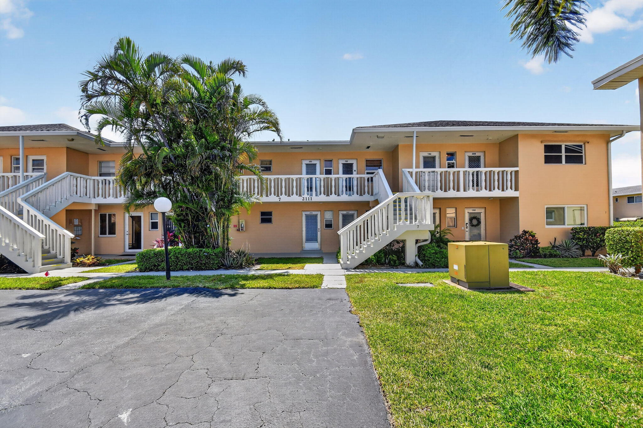 VILLAGE ROYALE CONDO 1 - Residential