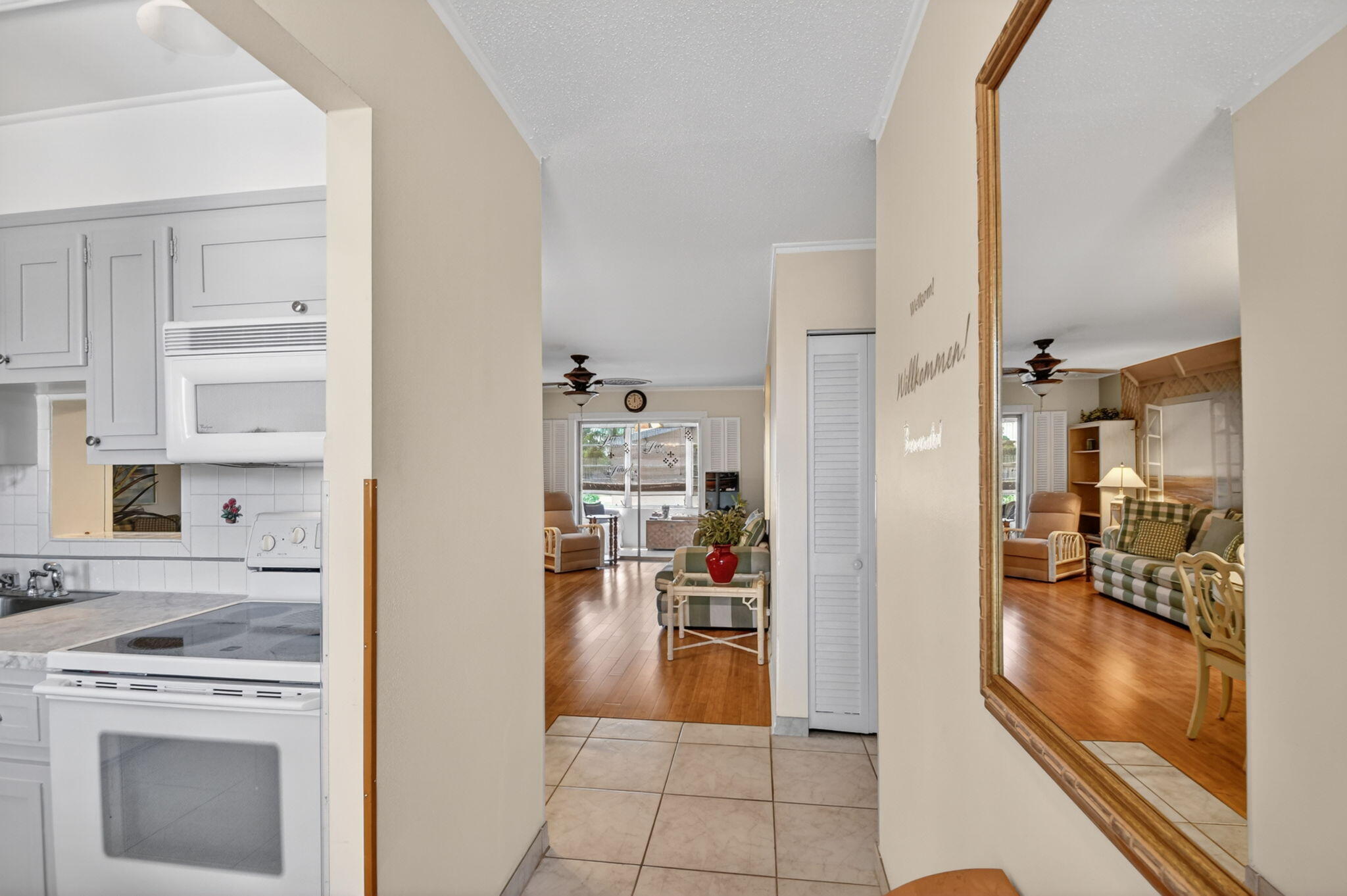 VILLAGE ROYALE CONDO 1 - Residential