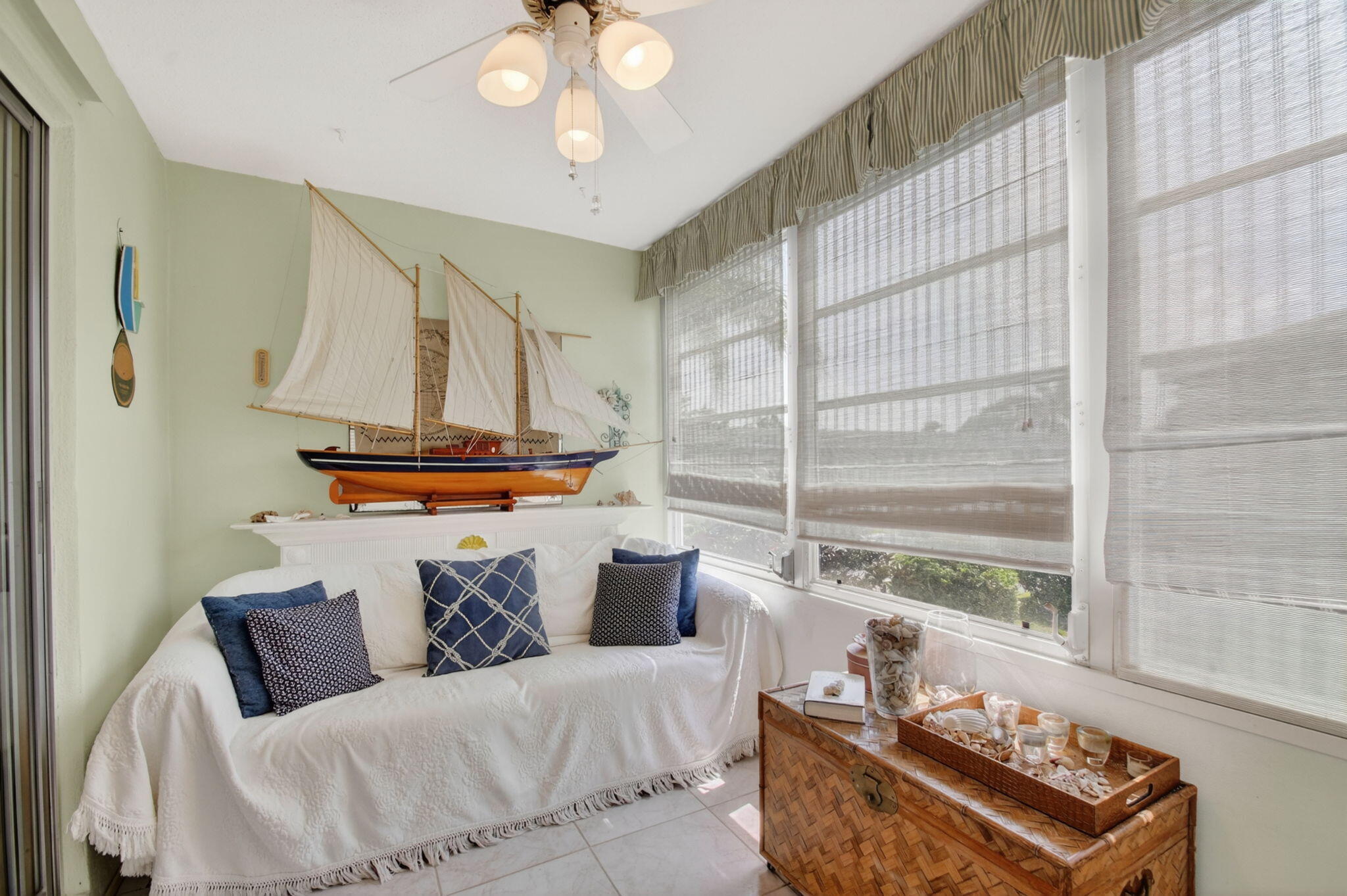 VILLAGE ROYALE CONDO 1 - Residential