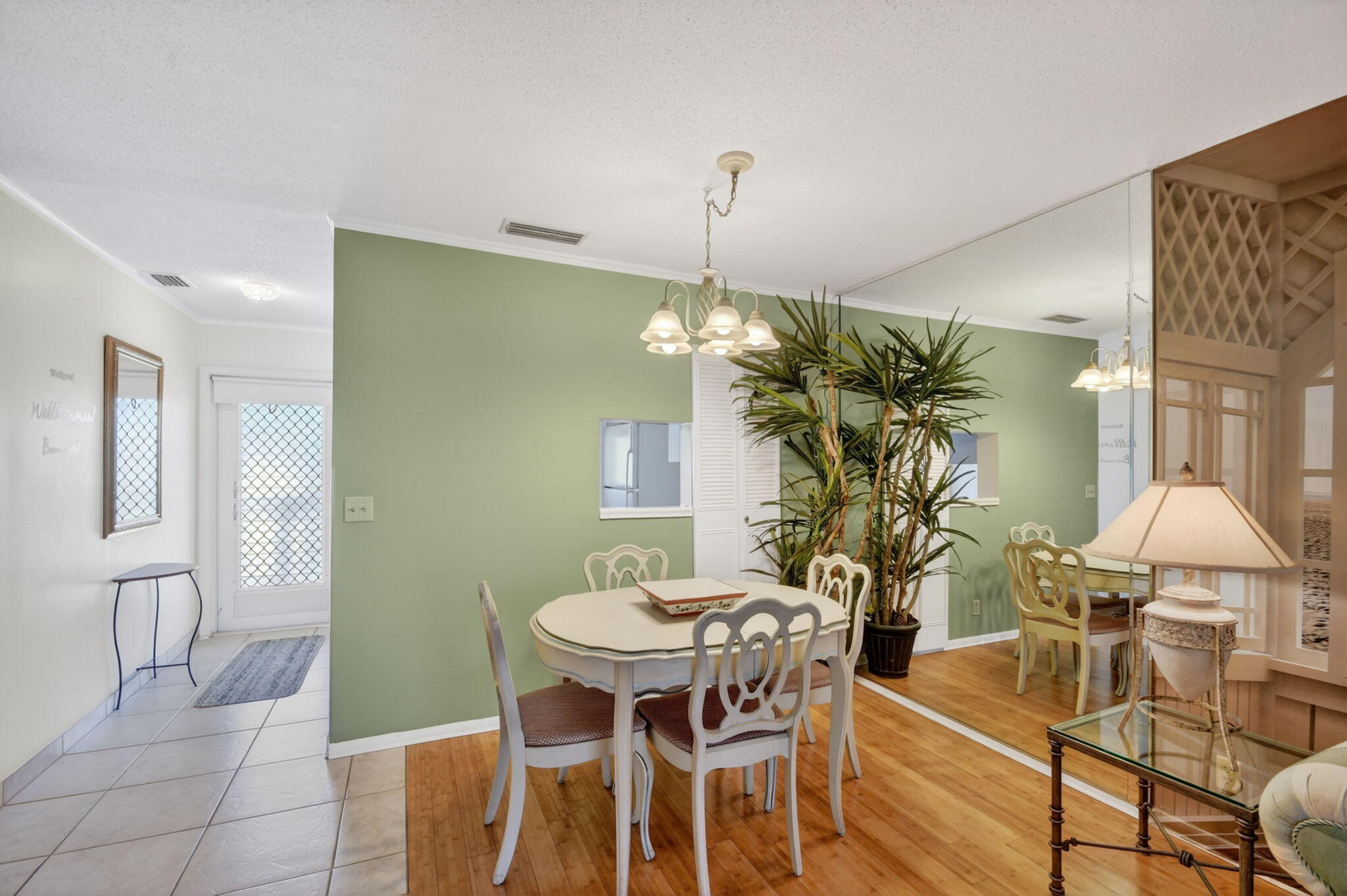 VILLAGE ROYALE CONDO 1 - Residential