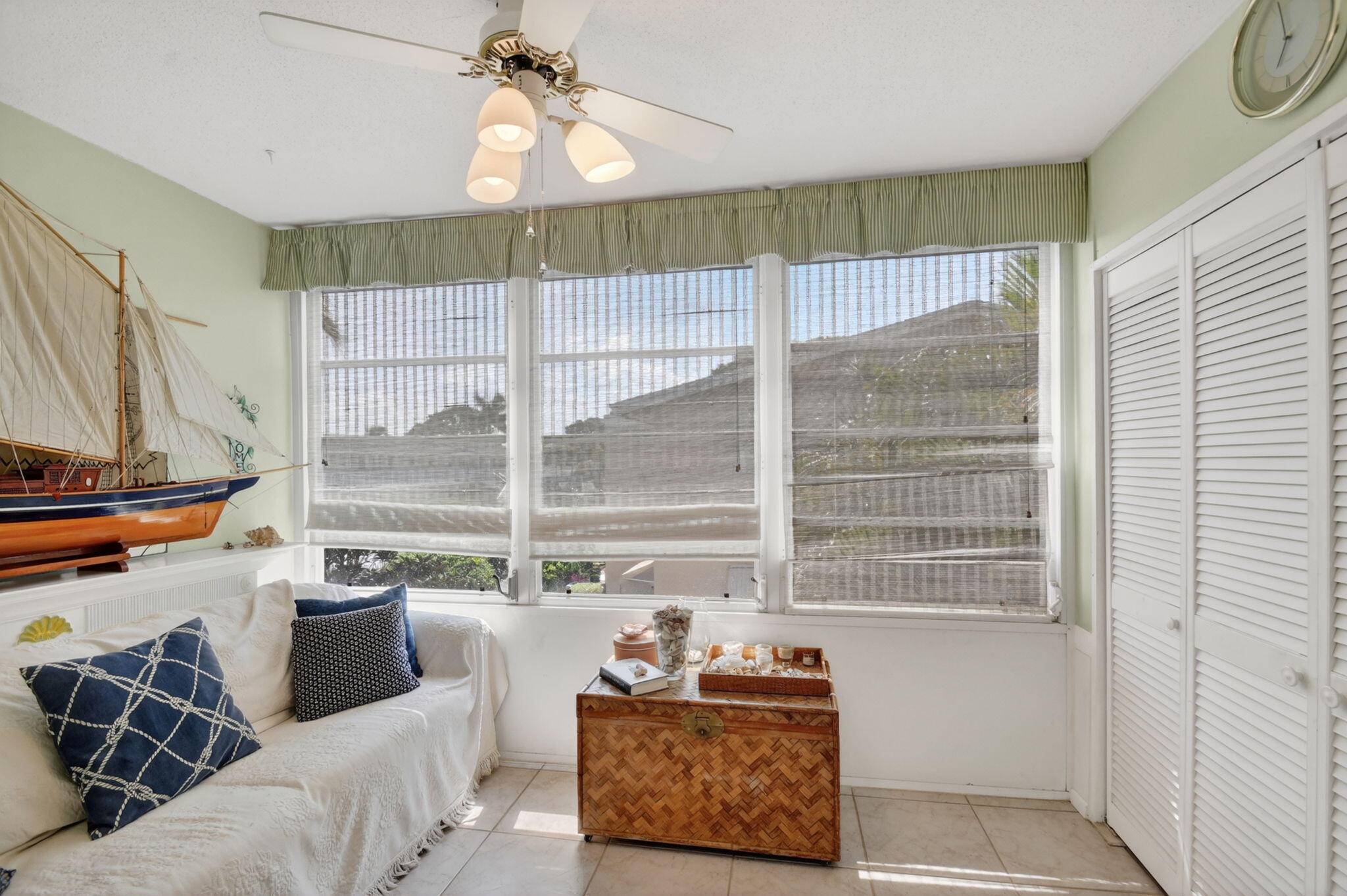 VILLAGE ROYALE CONDO 1 - Residential
