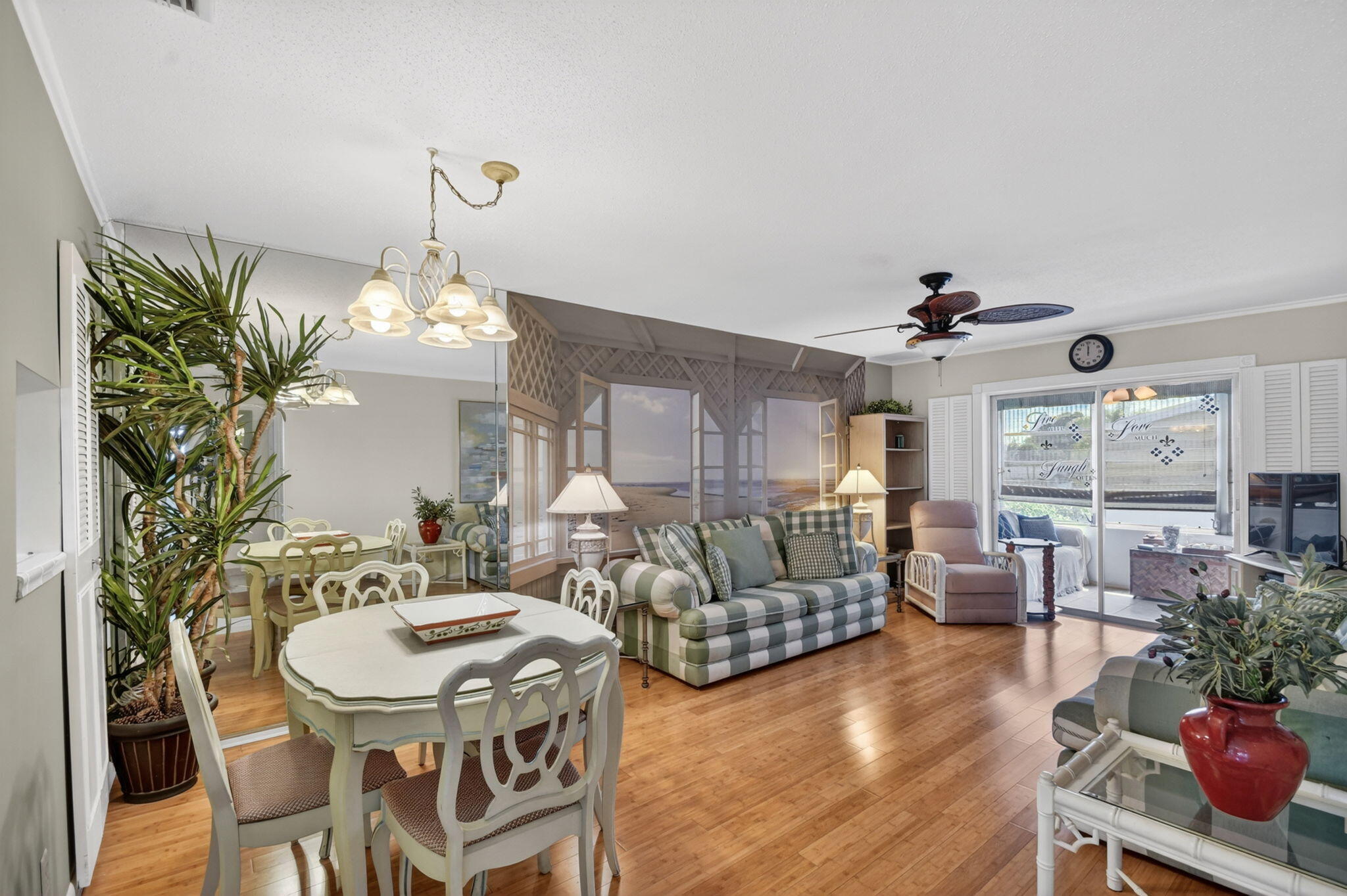 VILLAGE ROYALE CONDO 1 - Residential