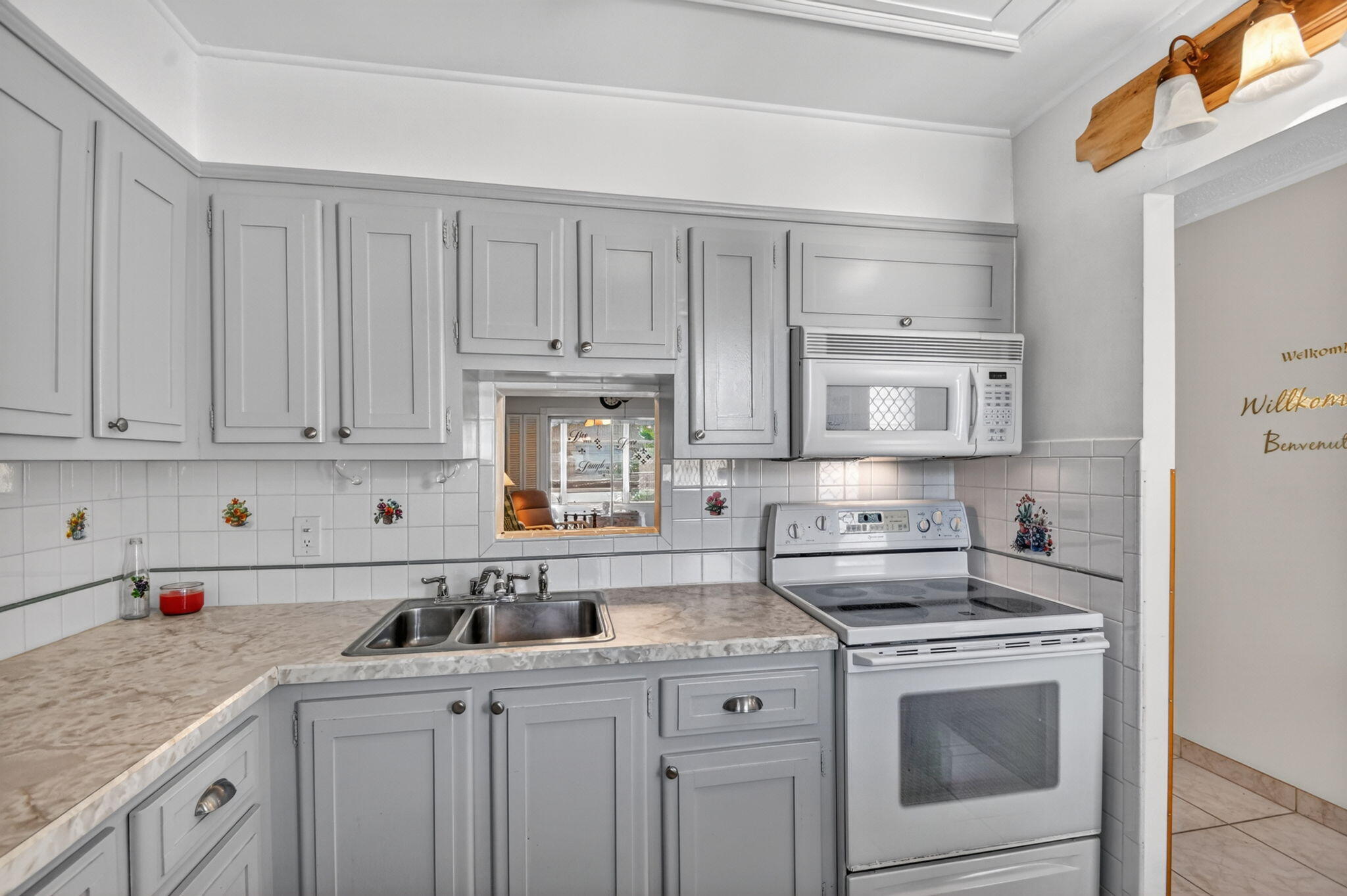 VILLAGE ROYALE CONDO 1 - Residential