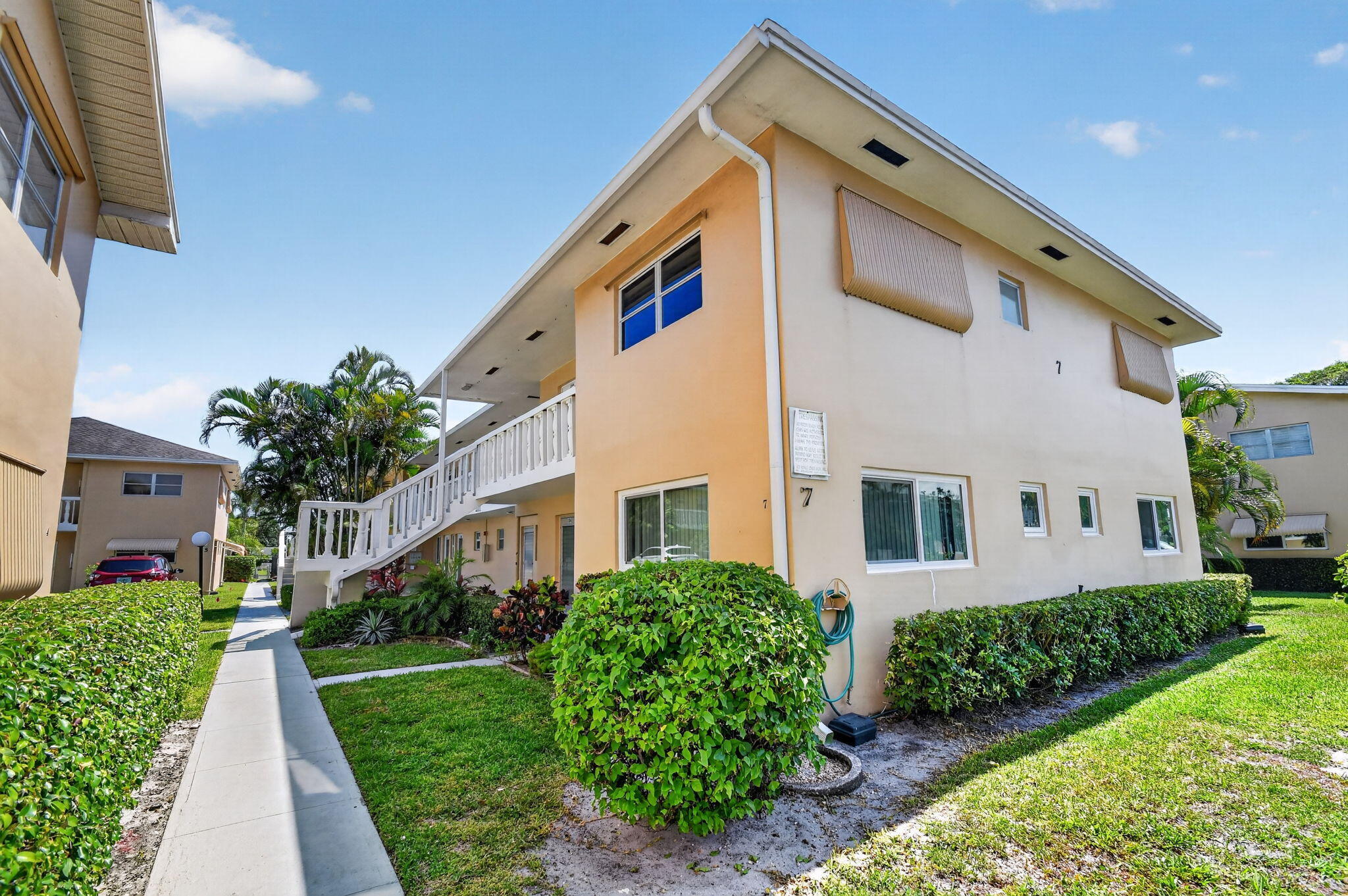 VILLAGE ROYALE CONDO 1 - Residential