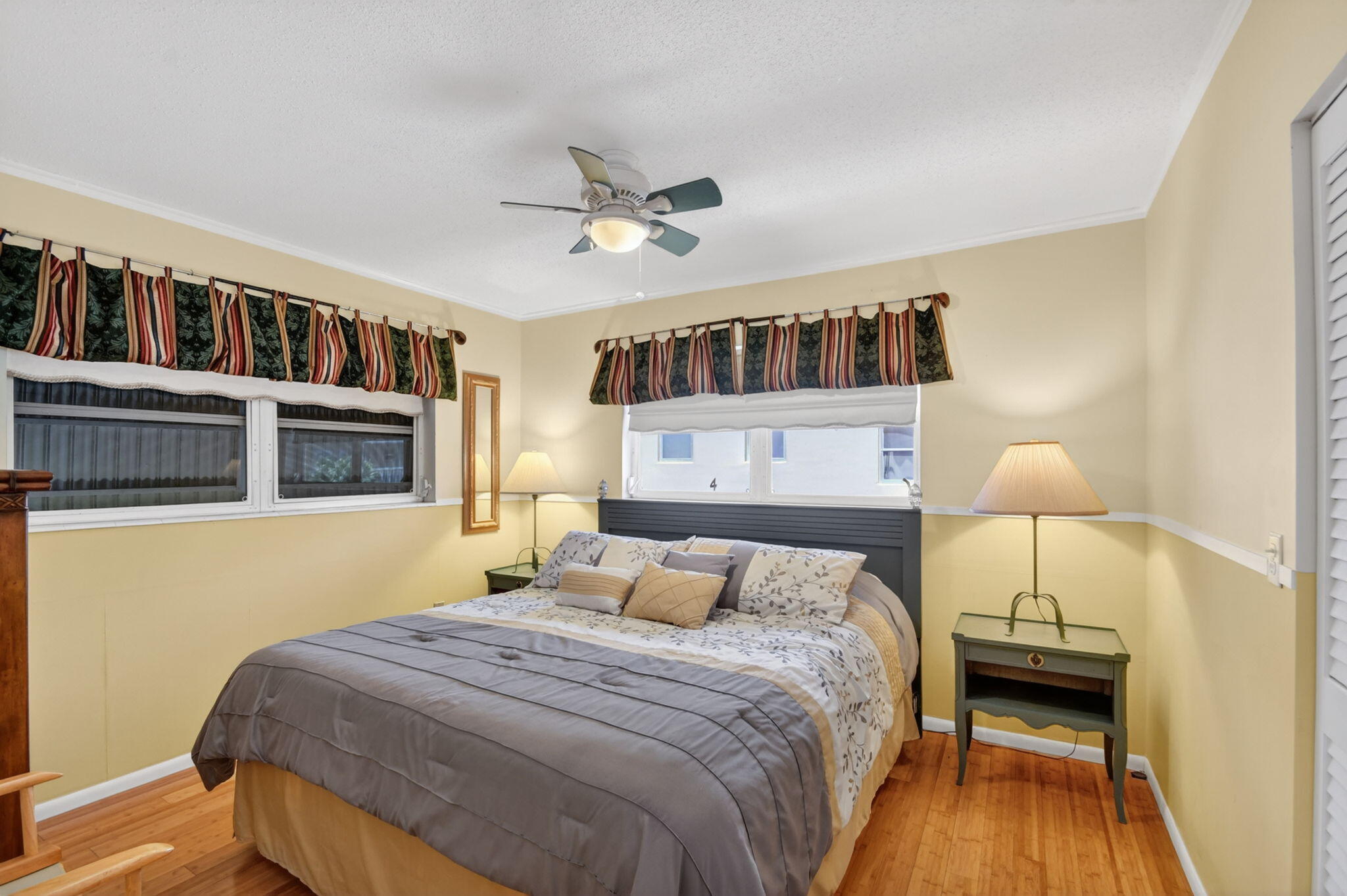 VILLAGE ROYALE CONDO 1 - Residential