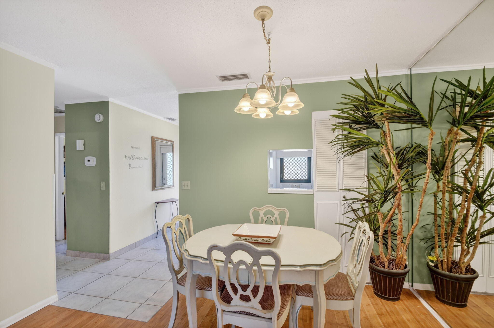 VILLAGE ROYALE CONDO 1 - Residential