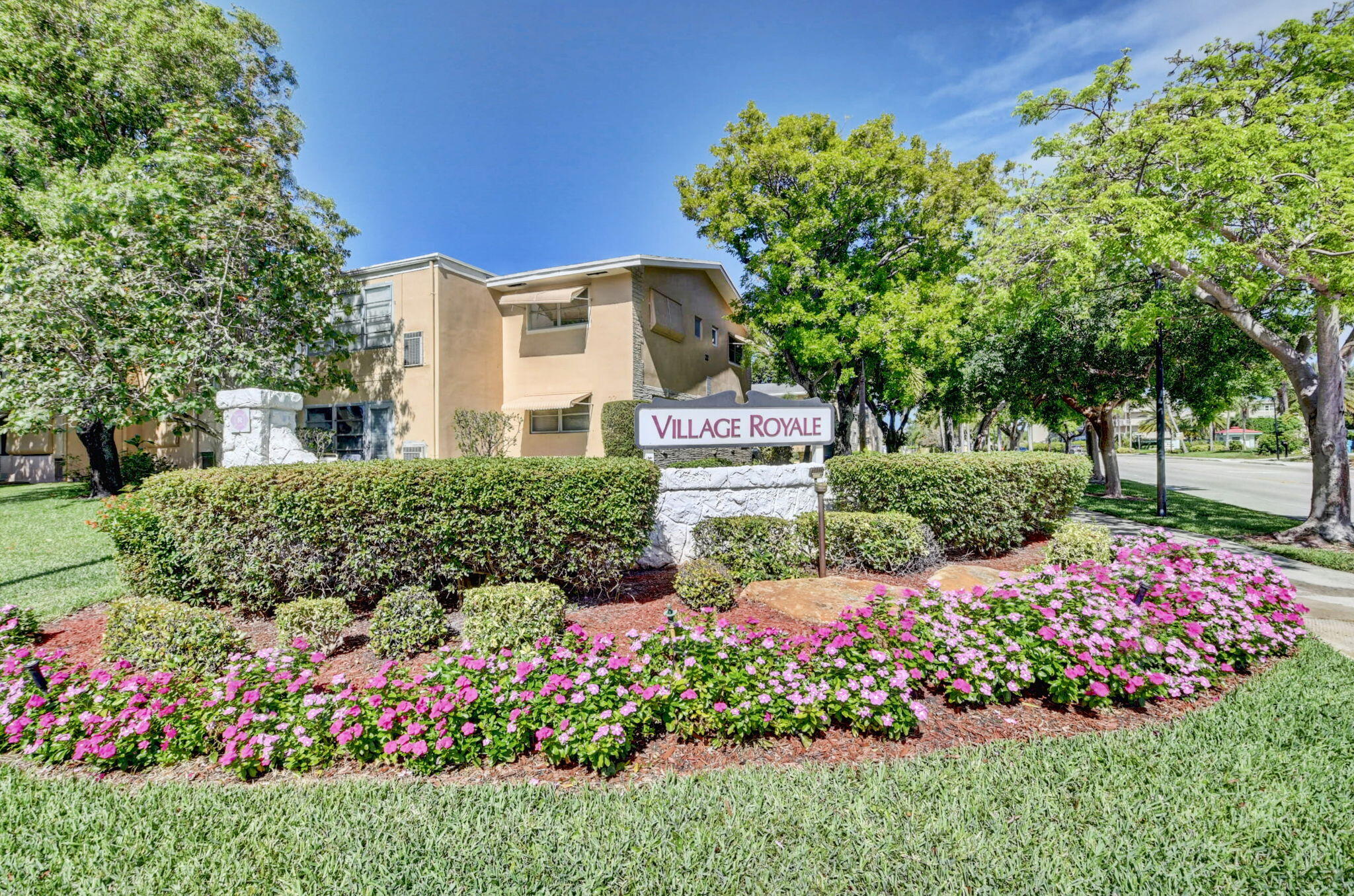 VILLAGE ROYALE CONDO 1 - Residential
