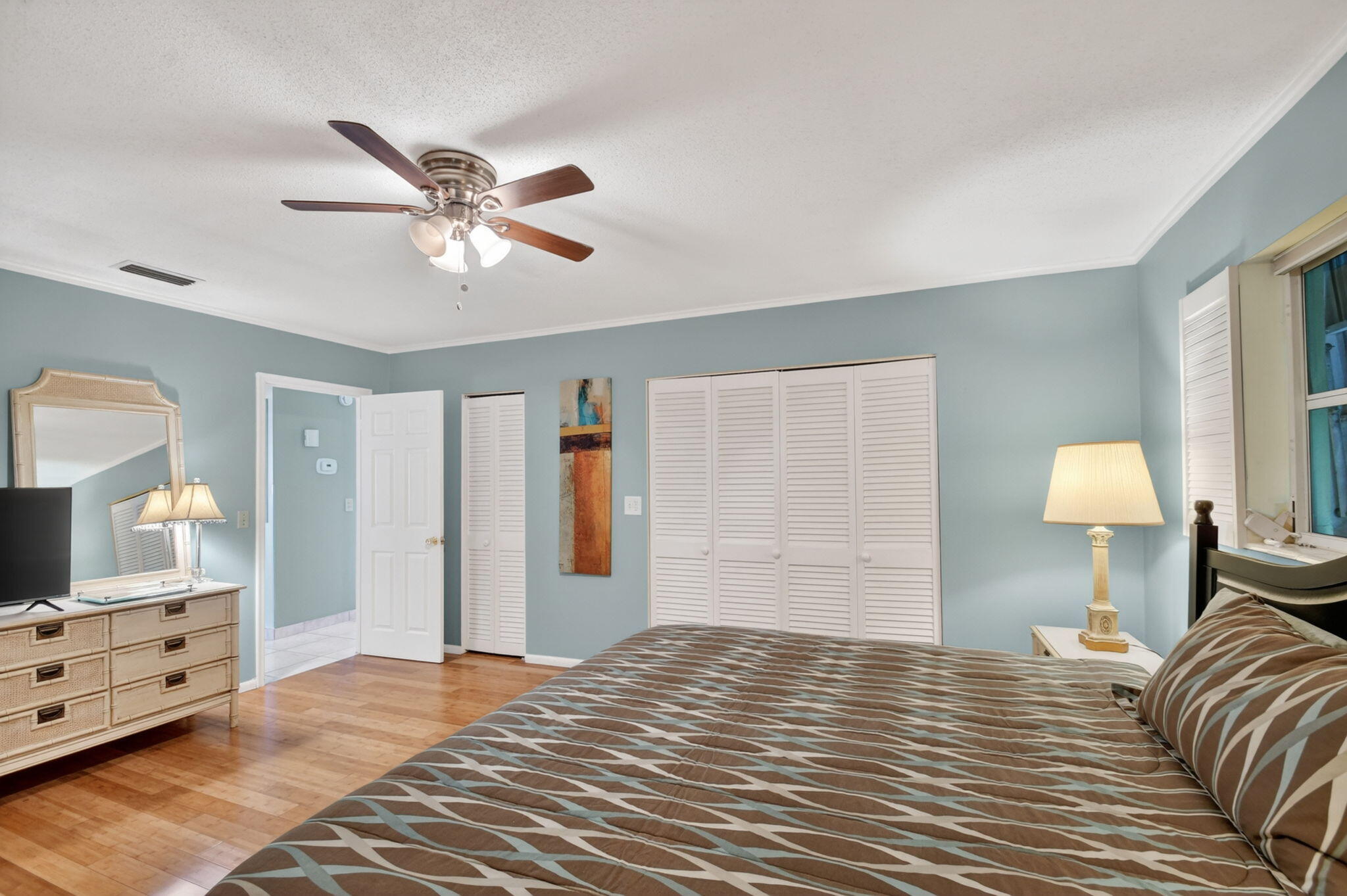 VILLAGE ROYALE CONDO 1 - Residential
