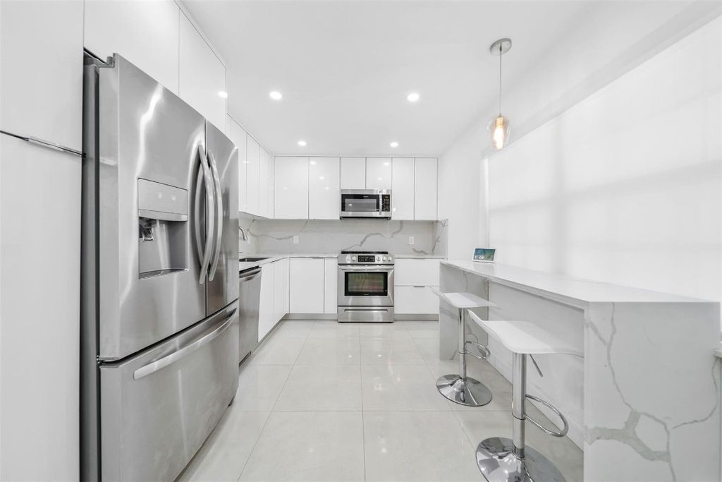 Photo of 901 Cypress Grove Drive #202, Pompano Beach, FL 33069 (MLS # F10438975)