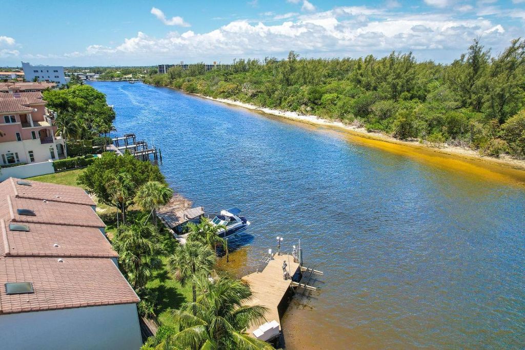 Photo of 609 NE 19th Avenue, Deerfield Beach, FL 33441 (MLS # R11072595)