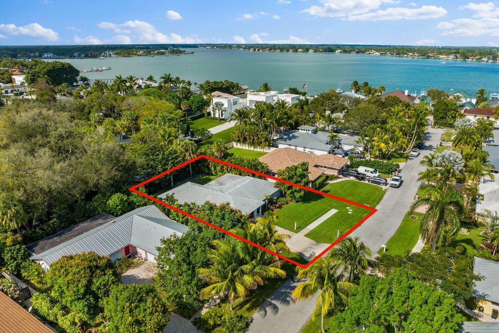 Photo of 18135 Perigon Way, Jupiter, FL 33458 (MLS # R10777587)