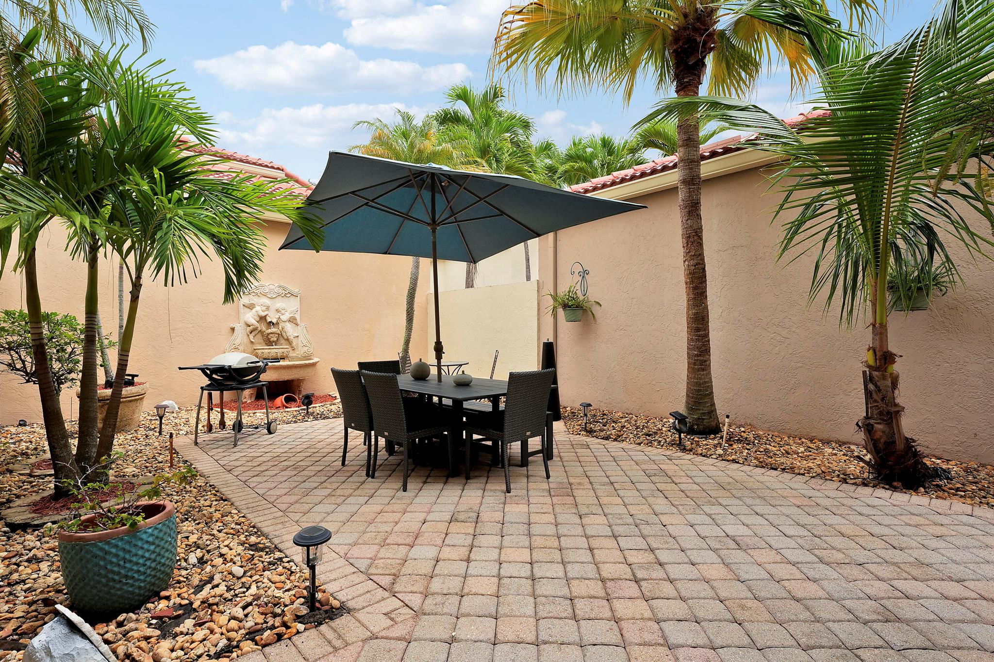 VILLA D ESTE - Residential Lease