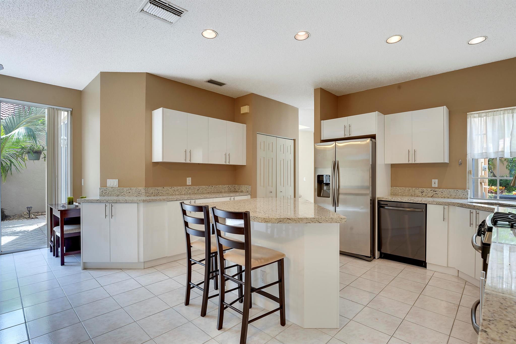 VILLA D ESTE - Residential Lease