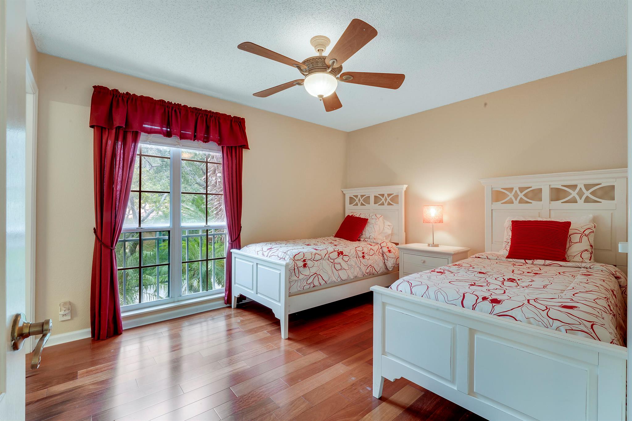 VILLA D ESTE - Residential Lease