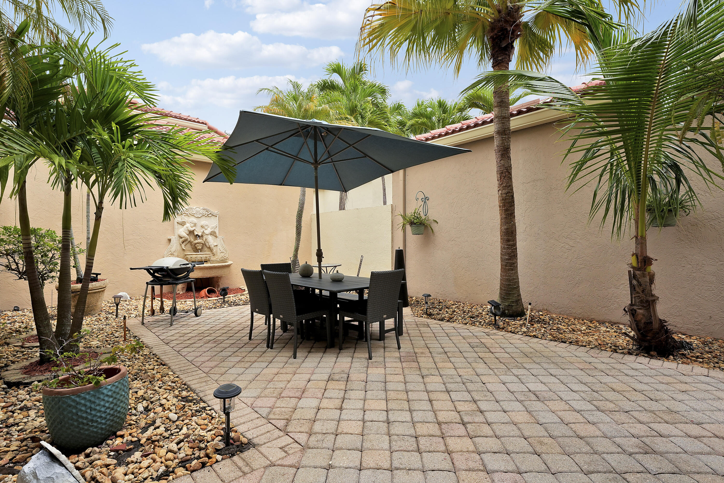 VILLA D ESTE - Residential Lease