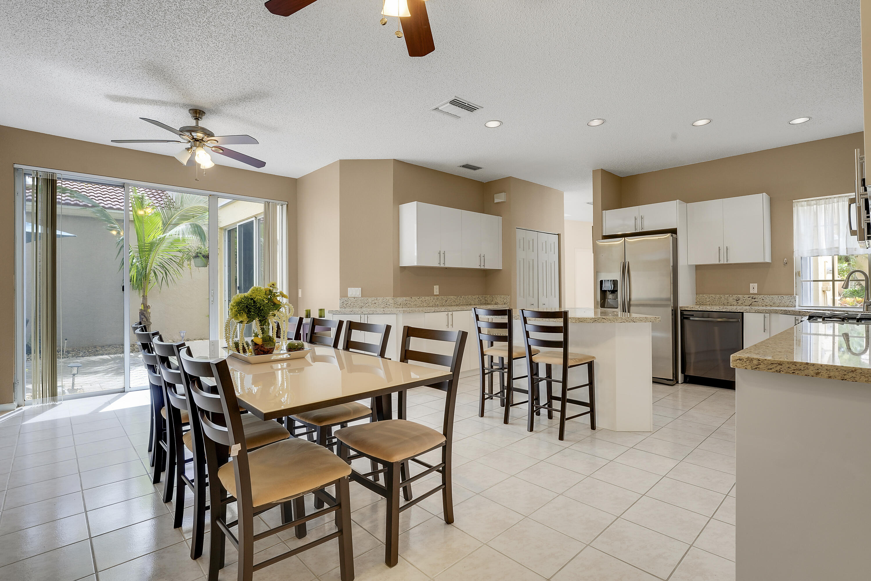 VILLA D ESTE - Residential Lease