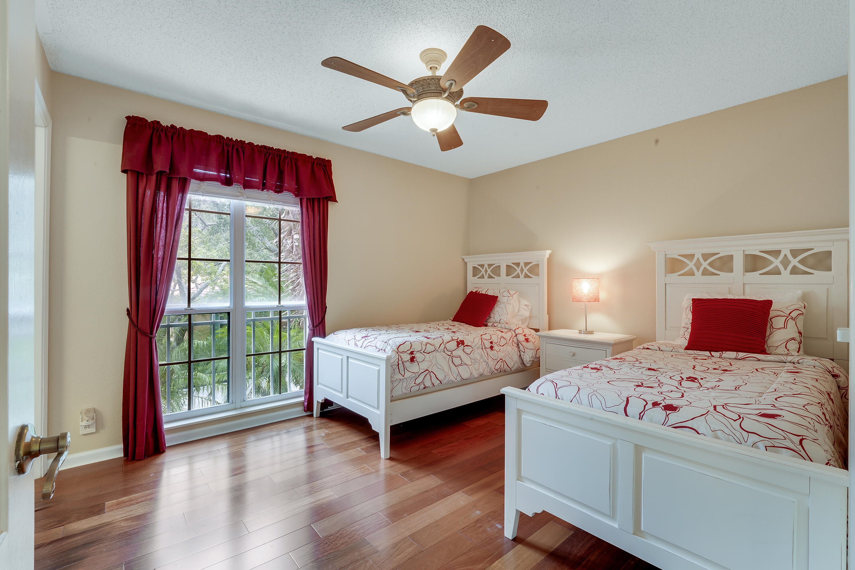 VILLA D ESTE - Residential Lease