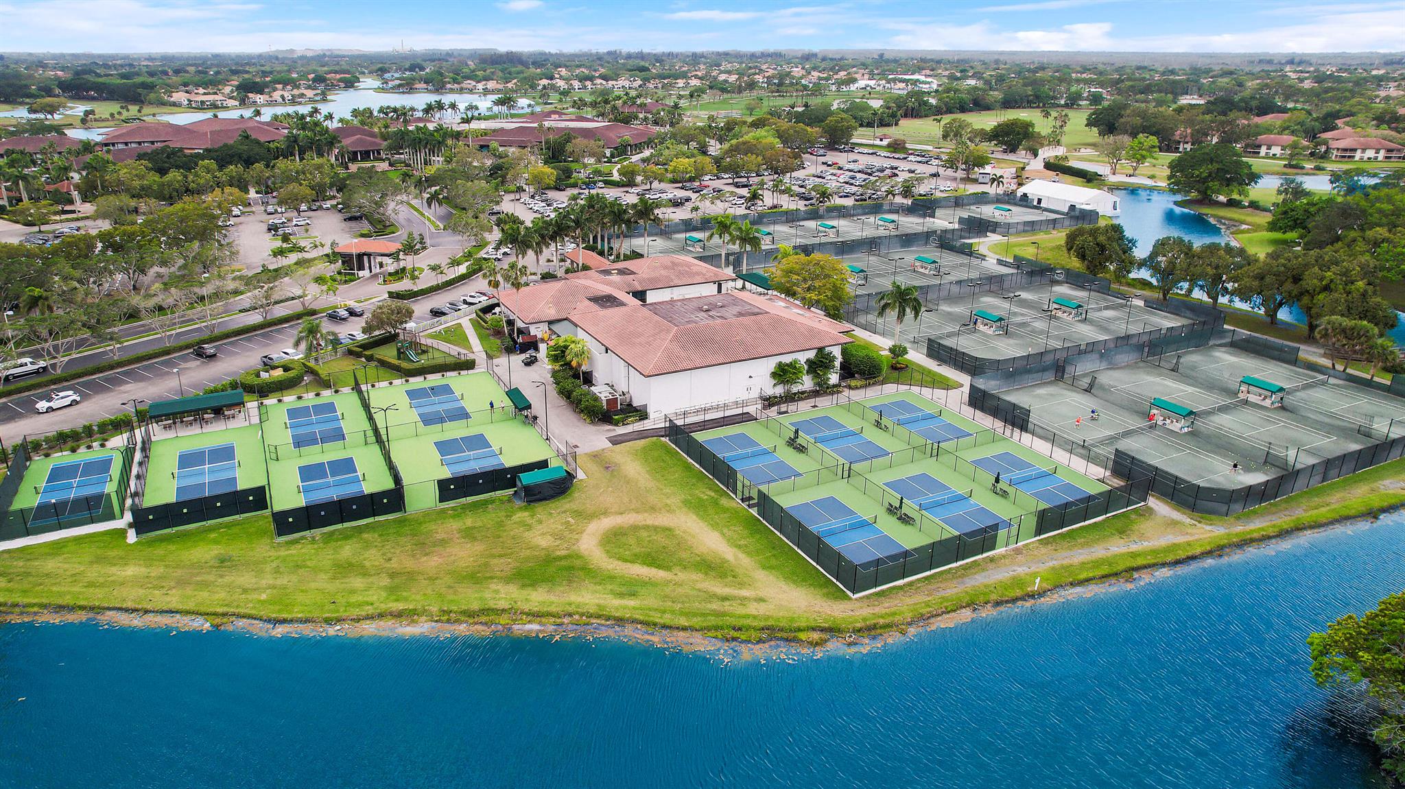 VILLA D ESTE - Residential Lease