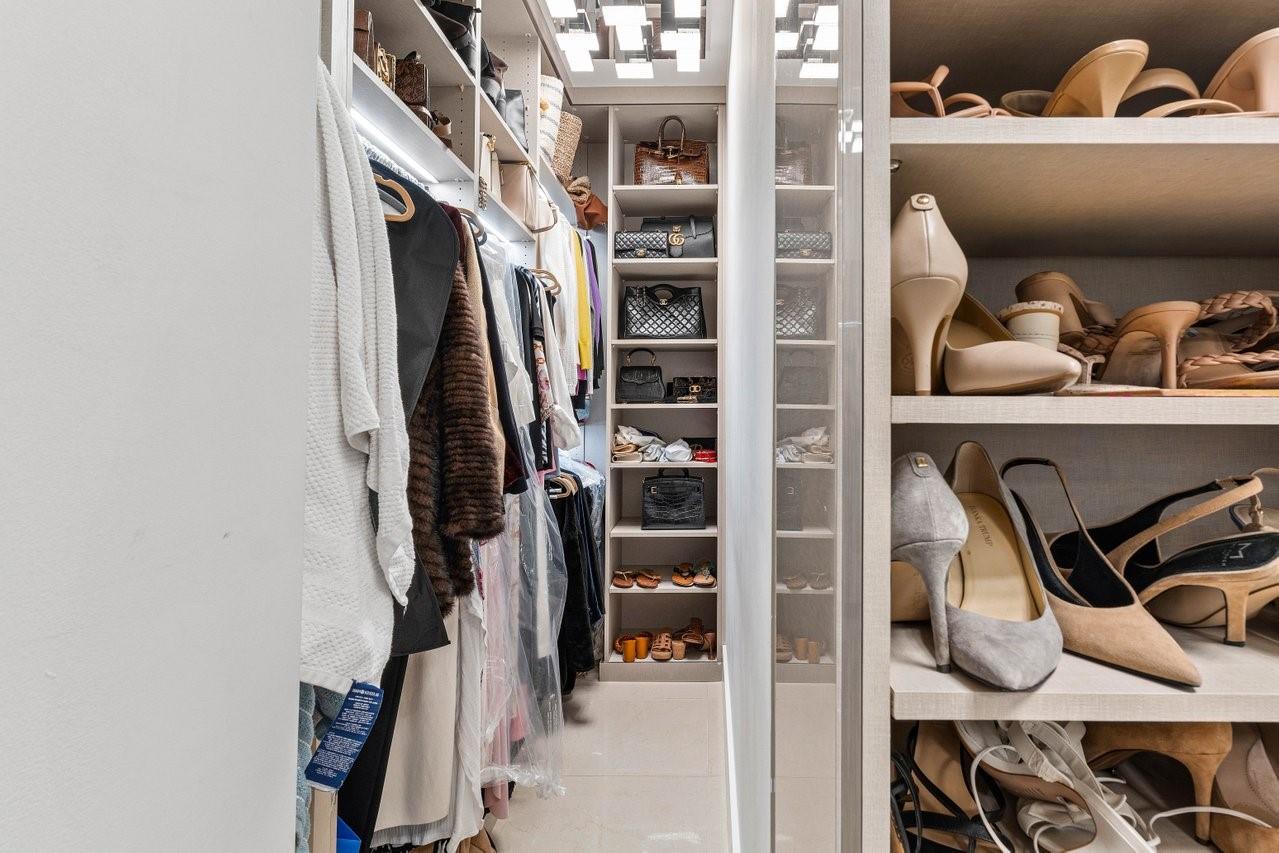 Bay Colony Sec Of The - Residential