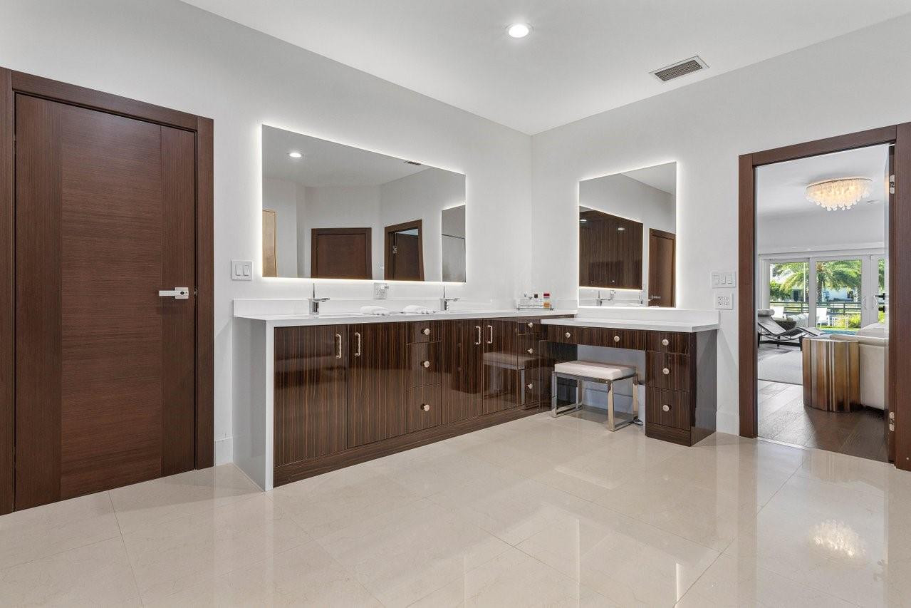 Bay Colony Sec Of The - Residential