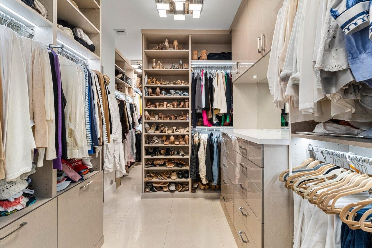 Bay Colony Sec Of The - Residential