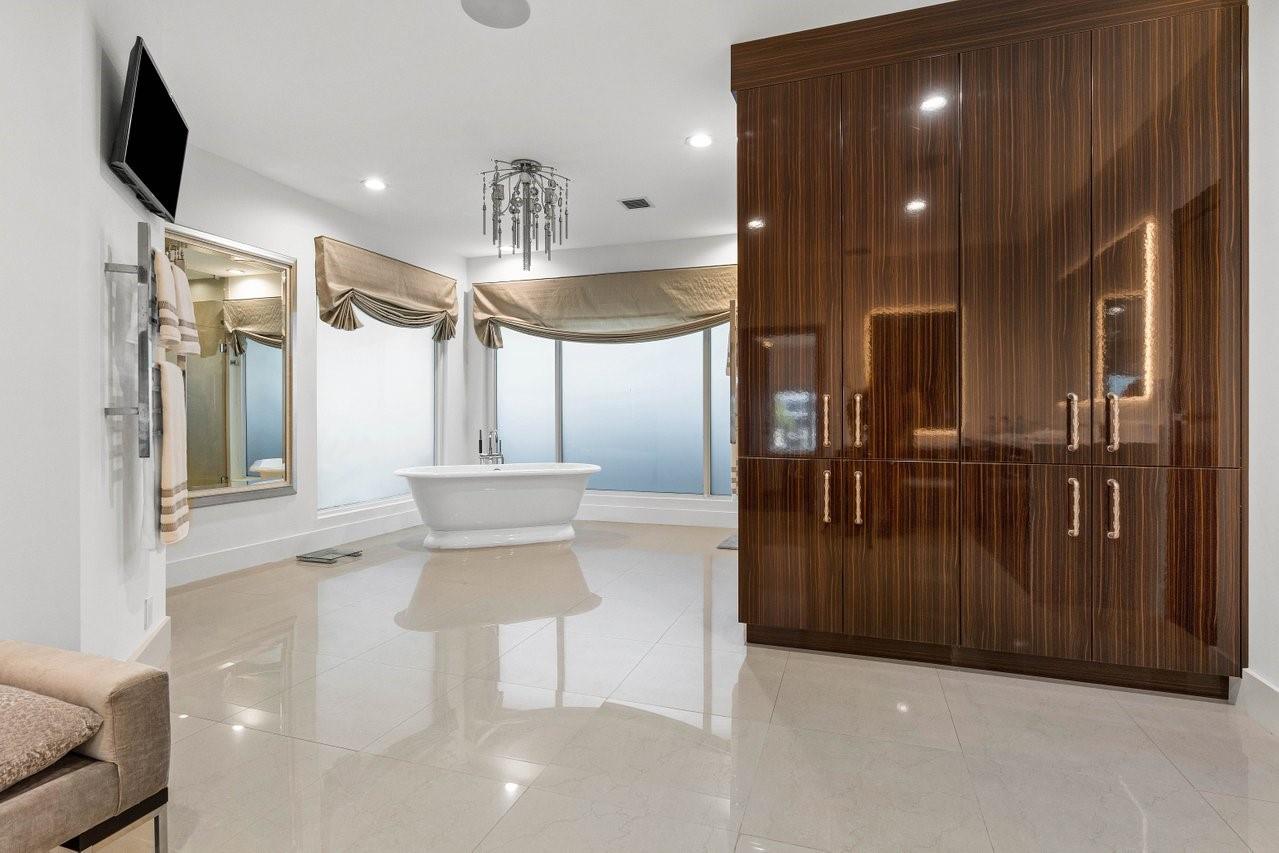 Bay Colony Sec Of The - Residential