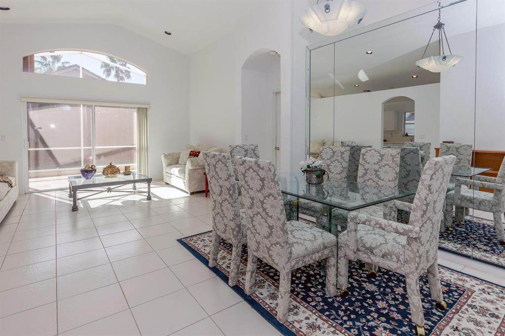 TWIN LAKES - Residential