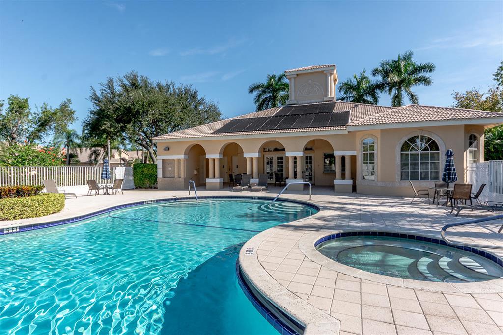 TWIN LAKES - Residential