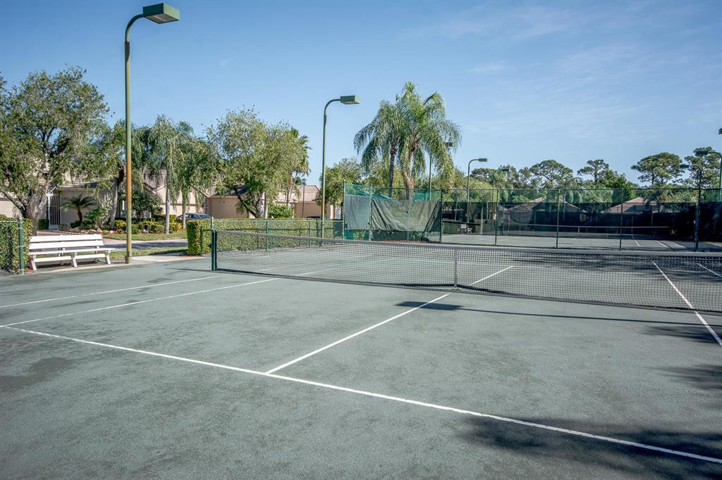 TWIN LAKES - Residential