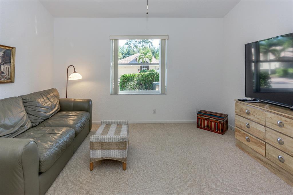 TWIN LAKES - Residential