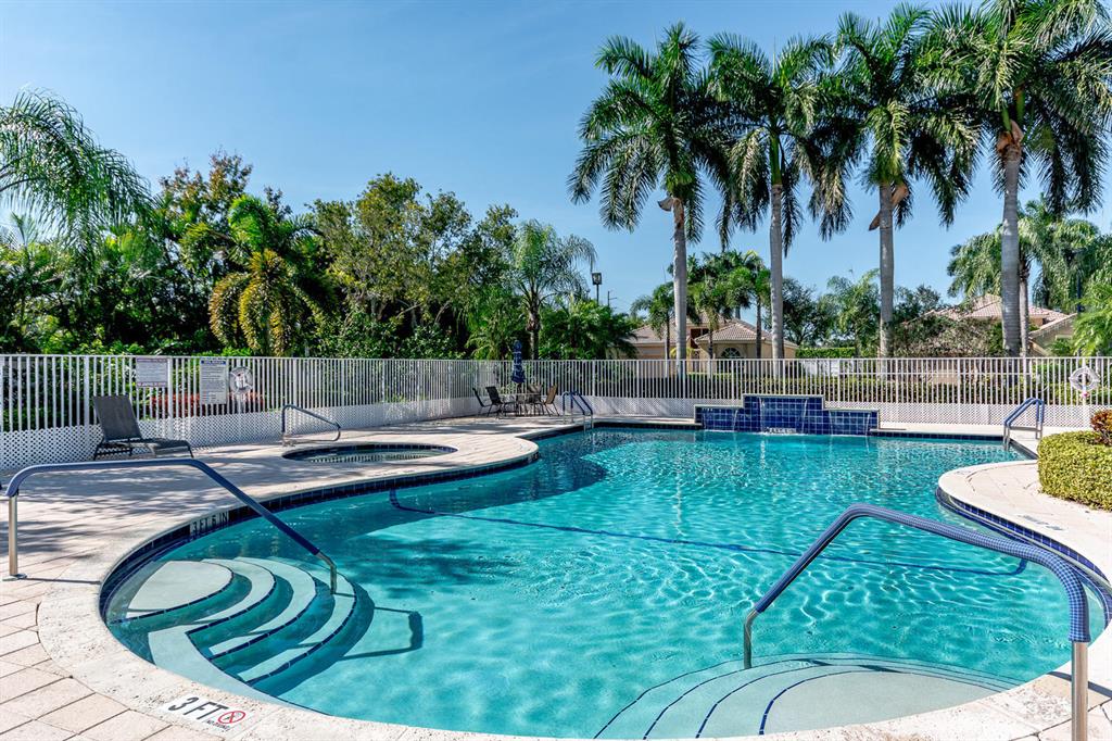 TWIN LAKES - Residential