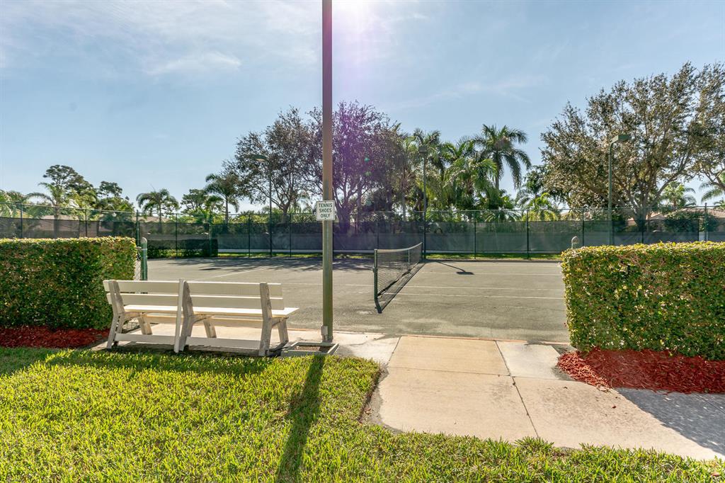 TWIN LAKES - Residential