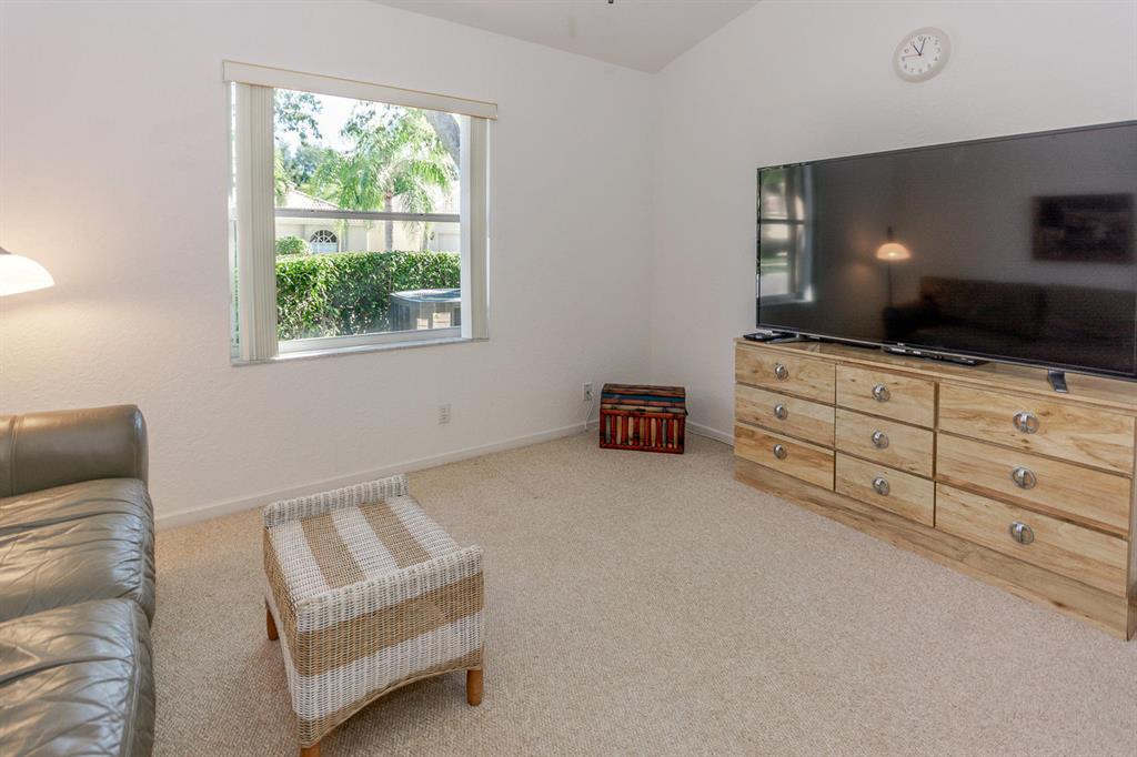 TWIN LAKES - Residential