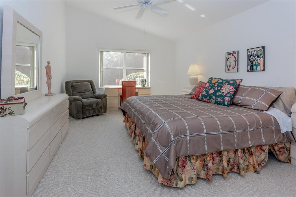 TWIN LAKES - Residential