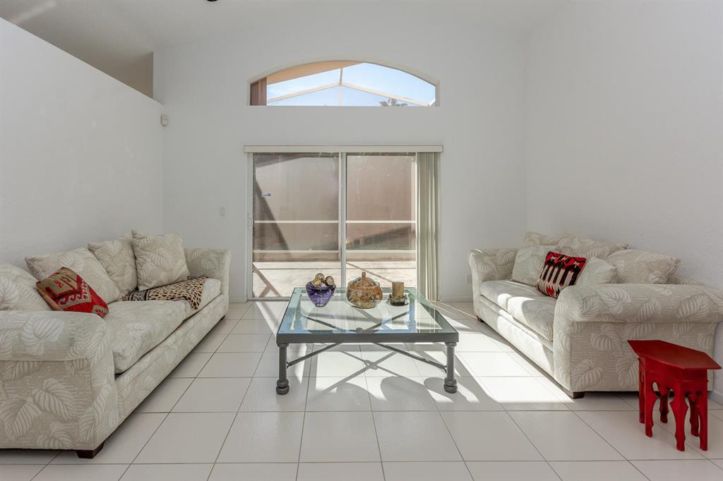 TWIN LAKES - Residential