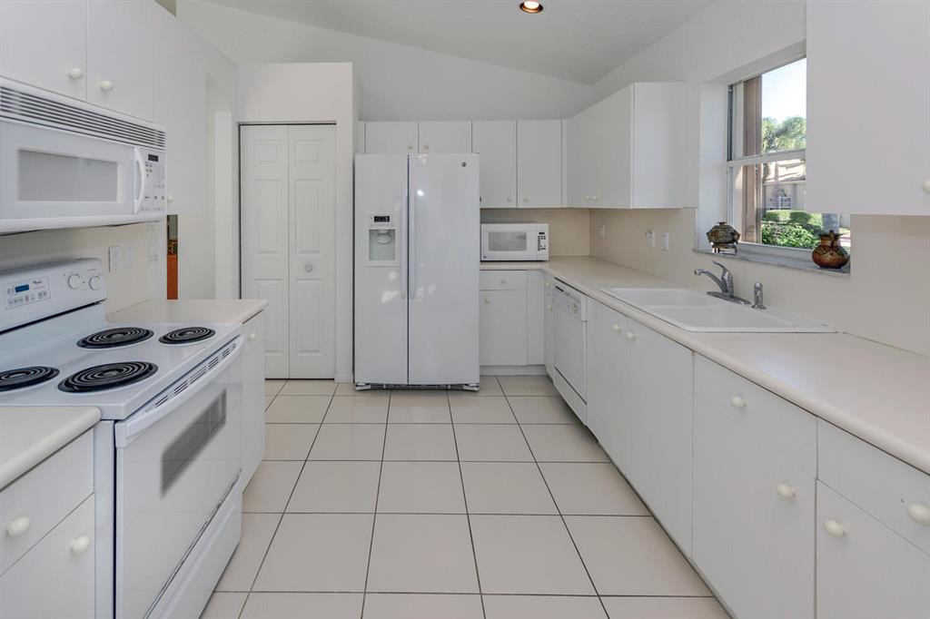 TWIN LAKES - Residential