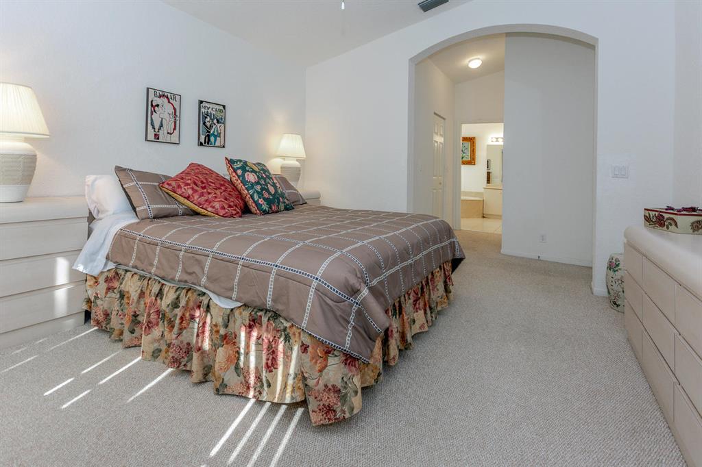 TWIN LAKES - Residential