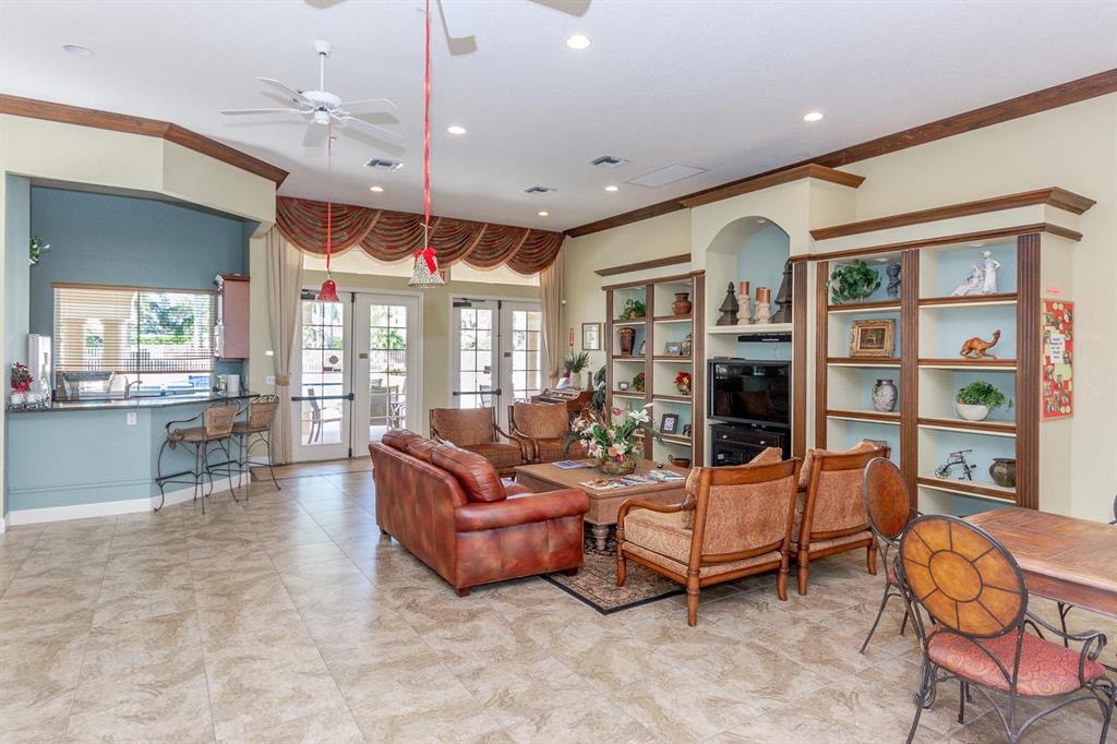 TWIN LAKES - Residential