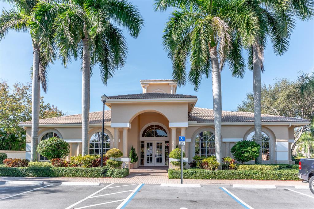 TWIN LAKES - Residential