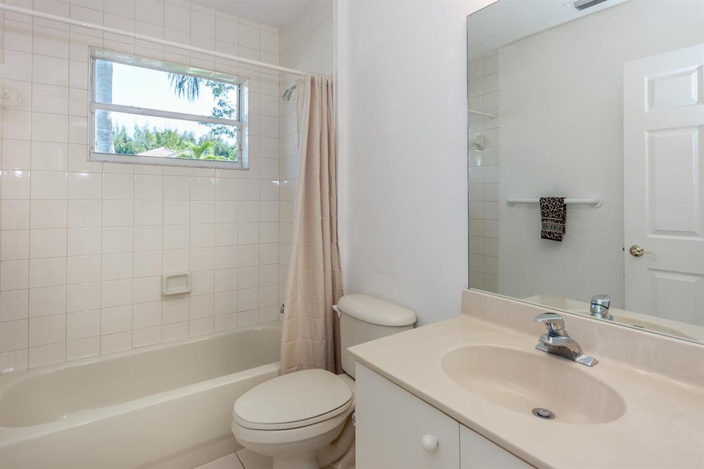 TWIN LAKES - Residential