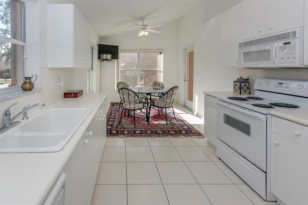 TWIN LAKES - Residential