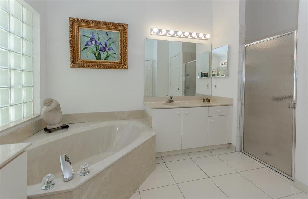 TWIN LAKES - Residential