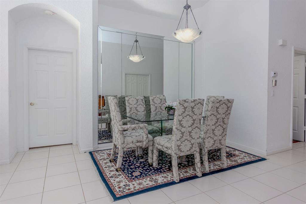 TWIN LAKES - Residential