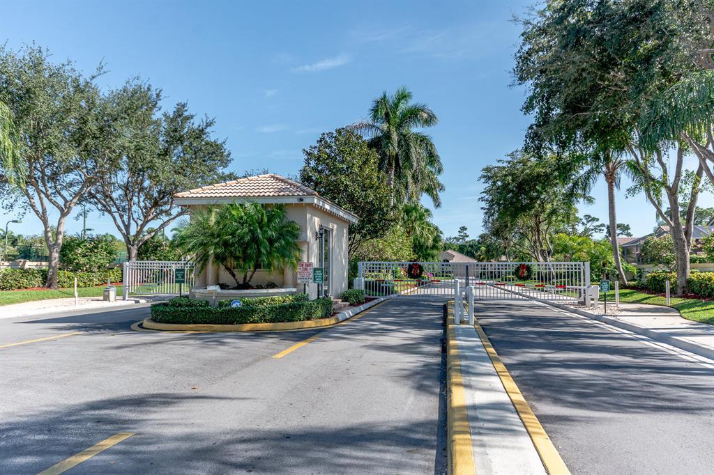 TWIN LAKES - Residential