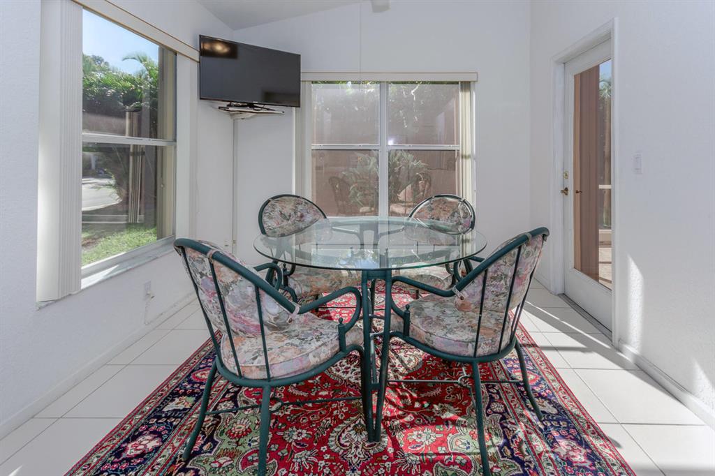 TWIN LAKES - Residential