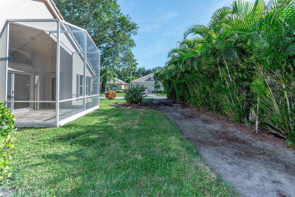 TWIN LAKES - Residential