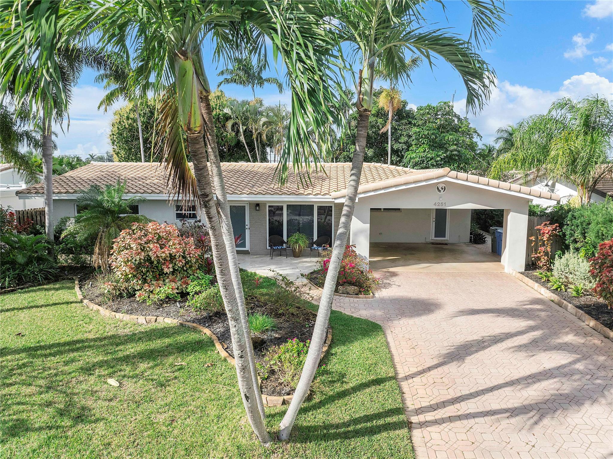4251 NE 16th Ter