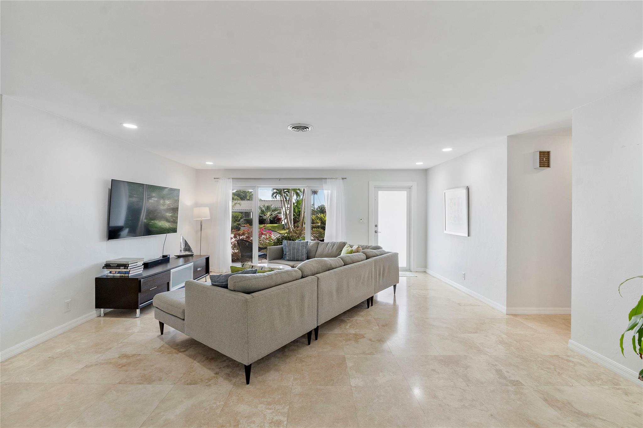 4251 NE 16th Ter